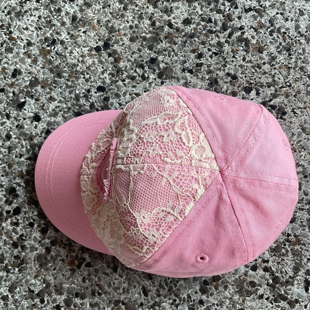 Ariat elastic back cap child’s pink with white lace‎ and logo on front . - Picture 6 of 14